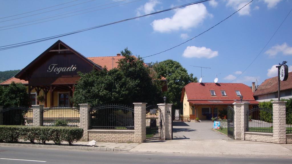Hôtel Szent Istvan Fogado à Nagymaros Extérieur photo